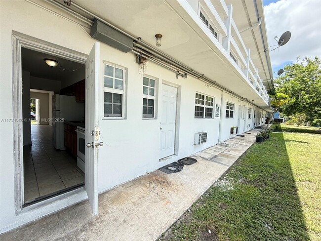 Building Photo - 1471 NE 170th St