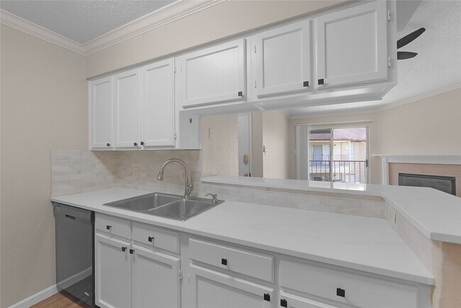 Building Photo - 2120 El Paseo St