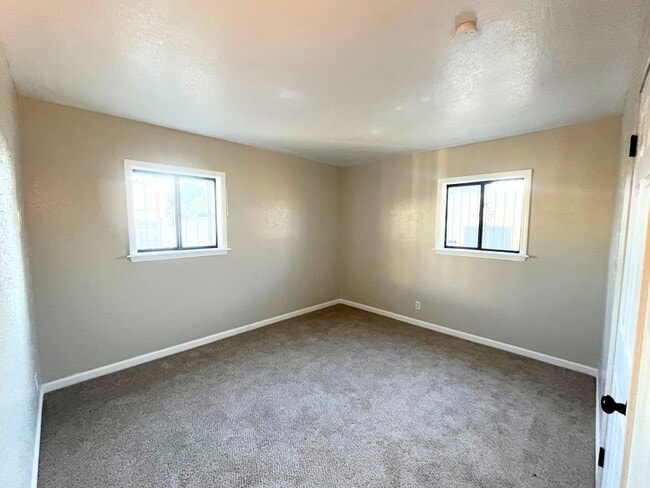 Building Photo - Spacious 3 Bedroom 2 Bathroom Home In The NE!