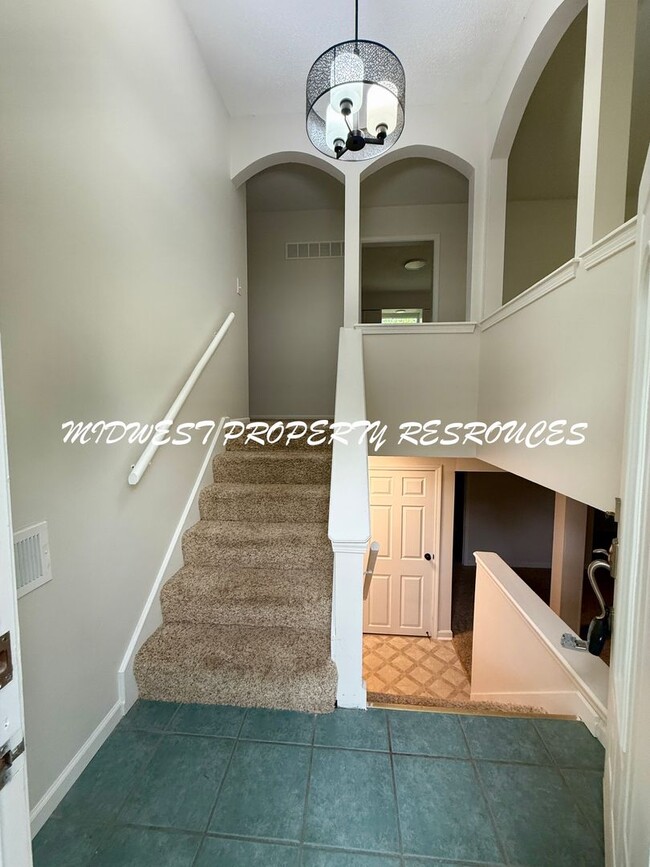 Building Photo - Charming Split-Level Home with Modern Upgr...