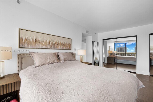 Building Photo - 1000 E Island Blvd