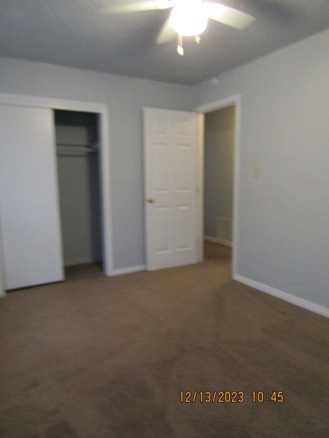 Building Photo - Close to shopping, Comanche hospital and Cameron University