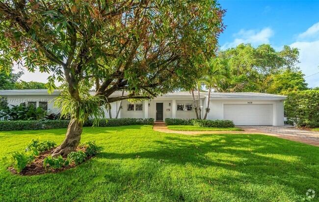 Building Photo - 1428 Trillo Ave