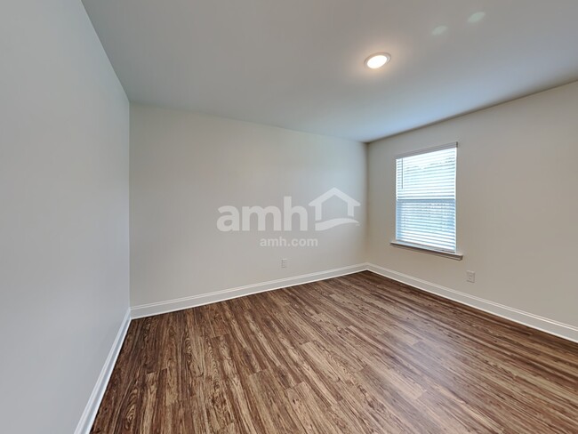 Building Photo - 3250 Oakfields Rd