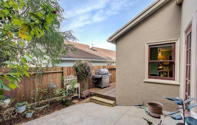 Building Photo - 365 Wawona St