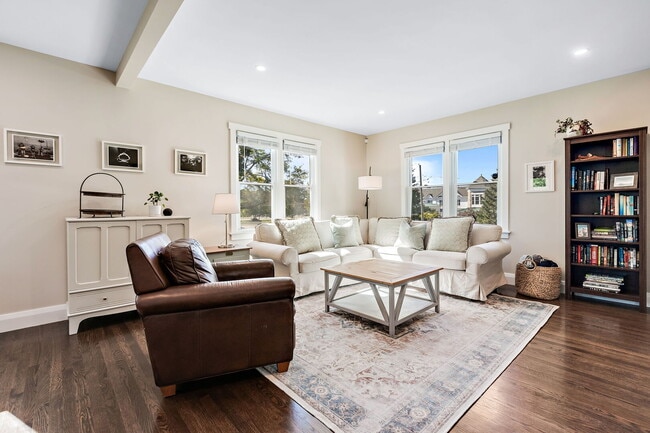 Building Photo - 639 Cumnor Ave