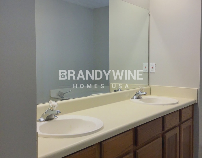 Building Photo - 5900 Homestead Cir