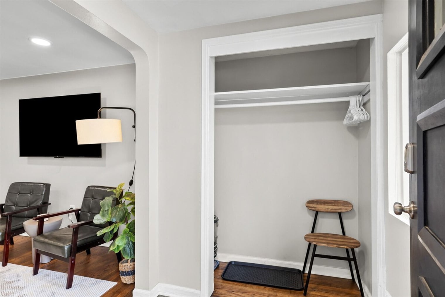 Building Photo - 8254 Mary Ann Ave