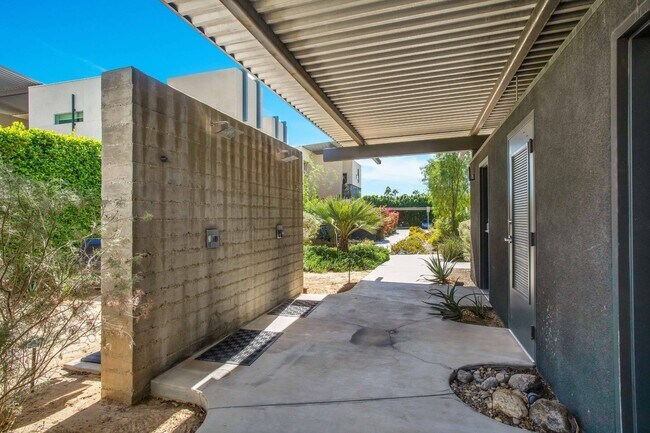 Building Photo - 173 The Riv