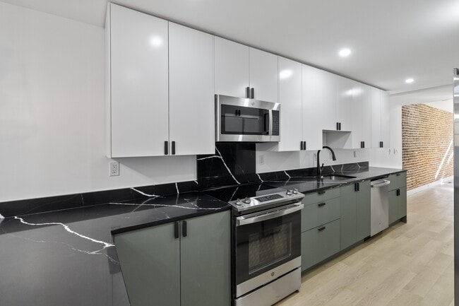 Building Photo - 105 S Poppleton St