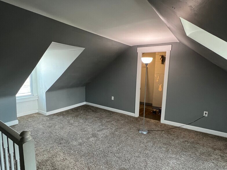 Building Photo - 441 New Dorwart St
