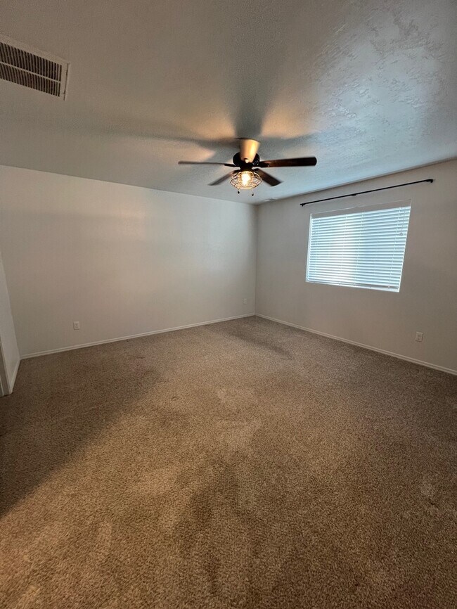 Building Photo - 3 Bed 2 Bath Nampa!