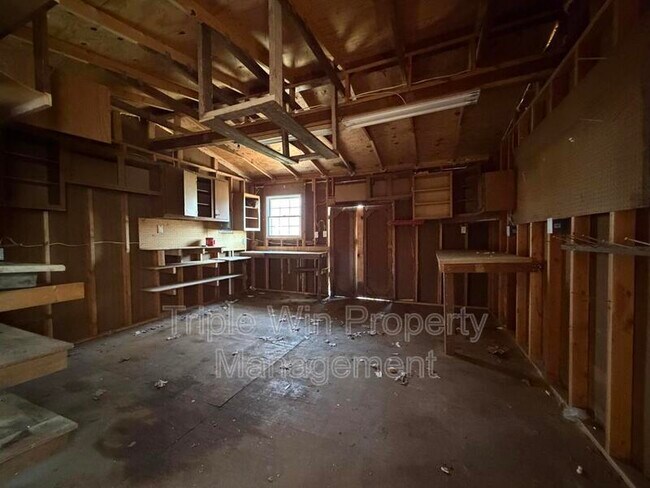 Building Photo - 404 Fee Fee Hills Dr