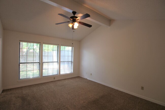 Building Photo - Available - Charming 2-bedroom, 2.5-bath townhome