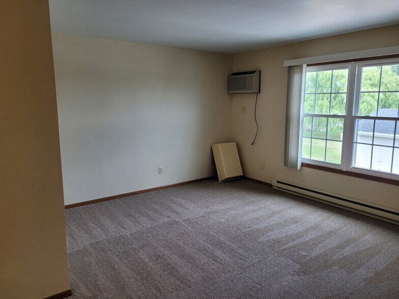 Building Photo - 2022 Sylvan Way