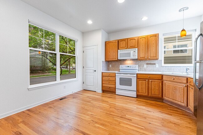 Building Photo - Gorgeous 3-Bed, 2.5-Bath Home With Great A...
