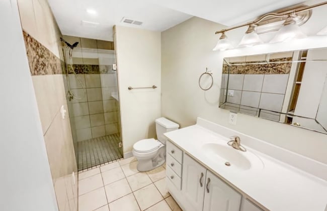 Building Photo - 377 Oakwood Dr