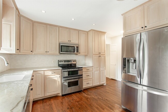 Building Photo - 6737 Lakefair Cir