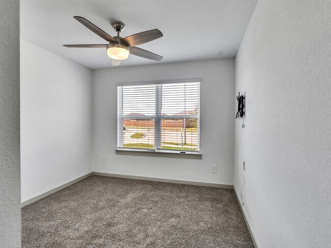 Building Photo - 10627 Great Basin Dr