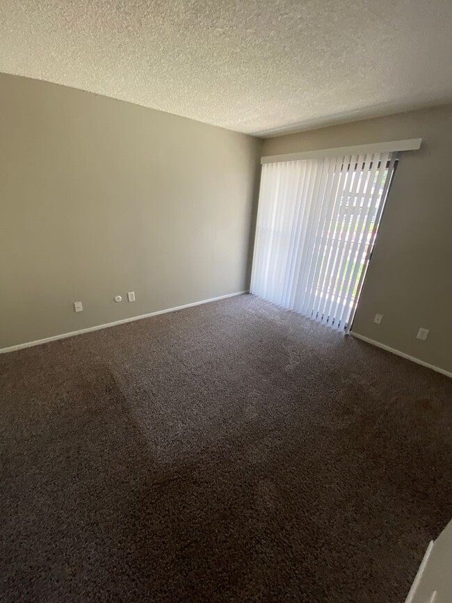 Building Photo - 3 Bedroom 2 Bathroom in Robinwood Condomin...