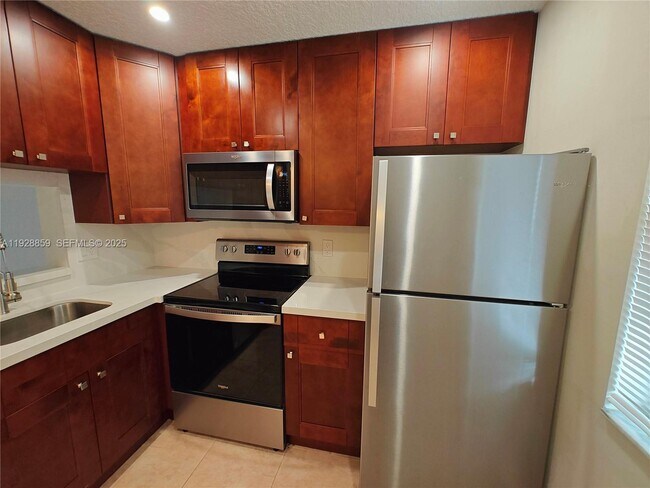 Building Photo - 8770 Royal Palm Blvd