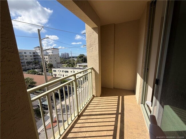 Building Photo - 610 Clematis St