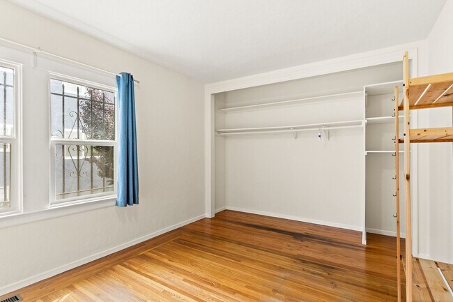 Building Photo - 3318 Maple Ave