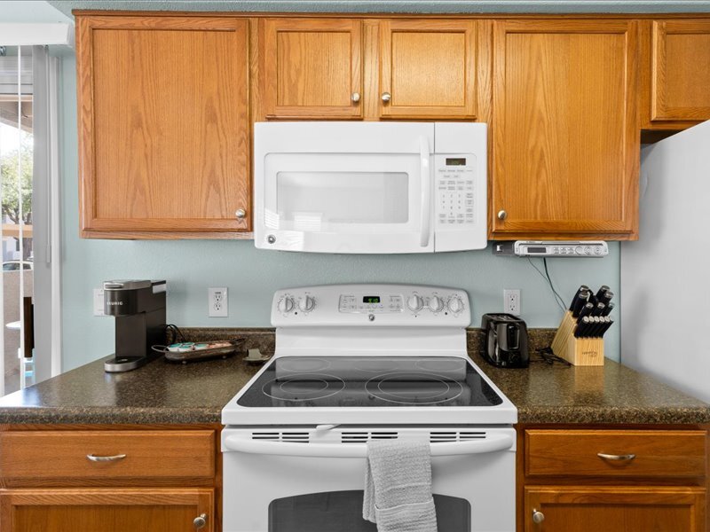 Building Photo - 1295 N Ash St