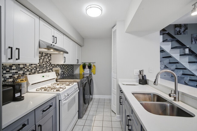 Building Photo - 1495 Cornell Ct