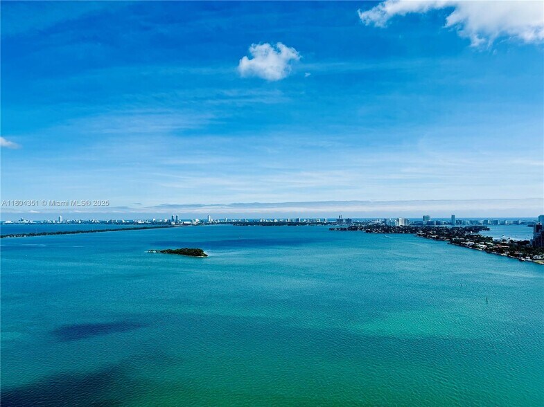 Building Photo - 2020 N Bayshore Dr