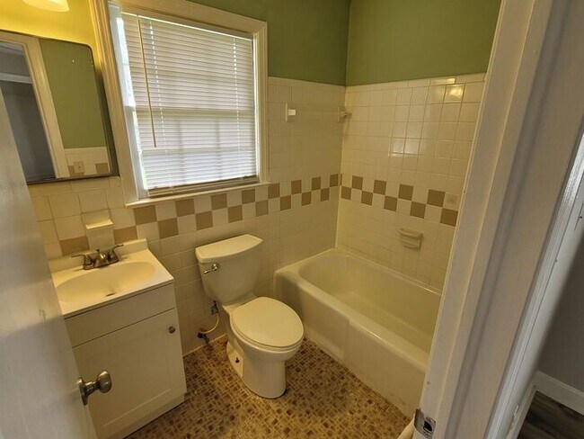 Building Photo - Southeast Columbia- Offering Self Guided Tour with RENTLY!