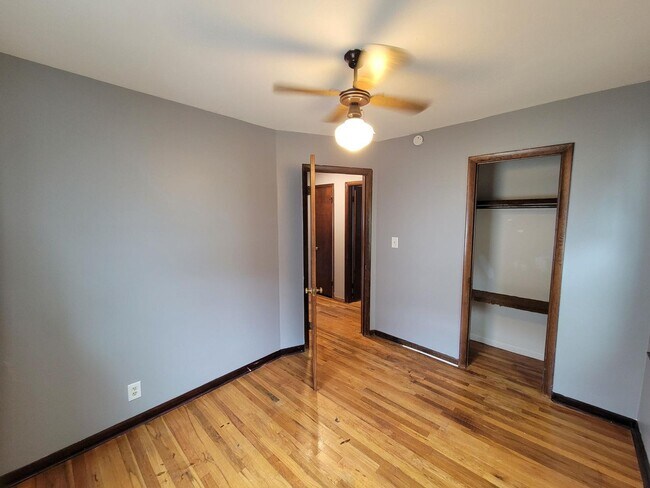 Building Photo - 3 bedroom 1 bath