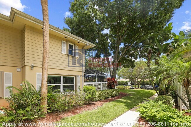 Building Photo - Stylish 2-Bedroom Townhome in Gated Boynto...