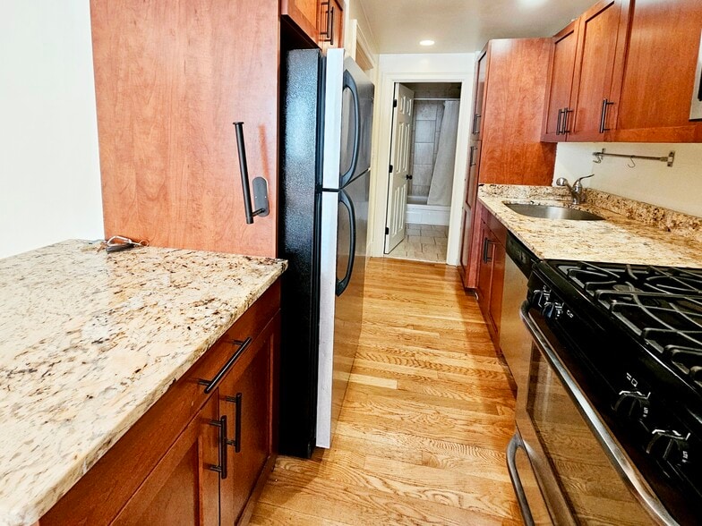 Building Photo - 81 West Cedar St