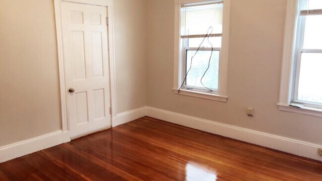 Building Photo - 38 Hood St