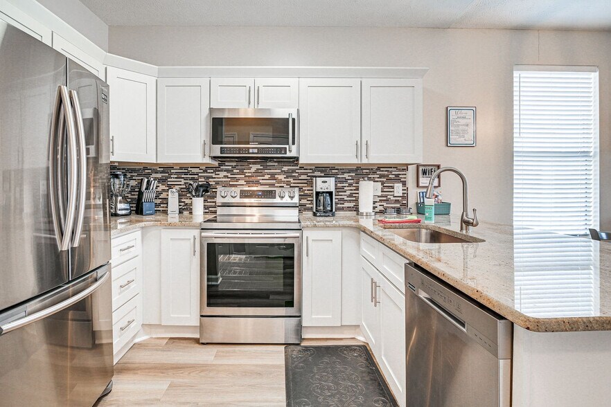 Building Photo - 61 River Oaks Dr