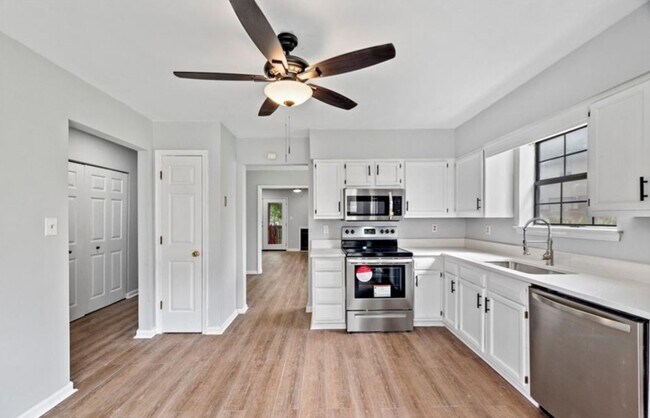 Building Photo - 1761 Skiffes Creek Cir