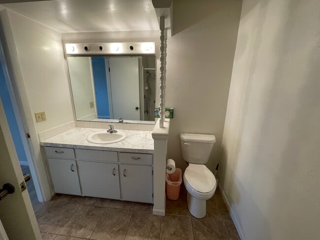 Building Photo - 1003 Sunset Dr