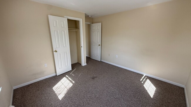 Building Photo - 10 Ham St