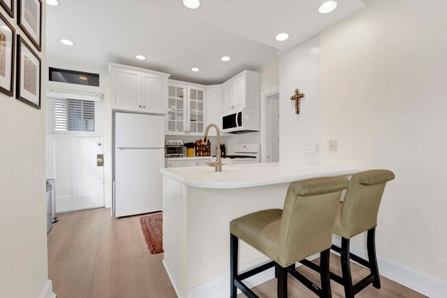 Building Photo - 554 Sheridan Square