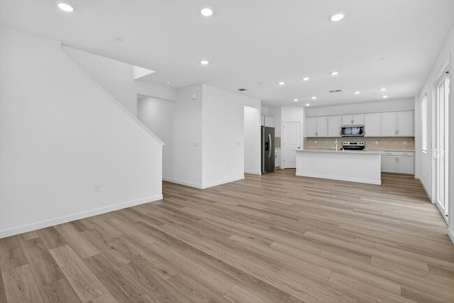 Building Photo - 56 Daytona Ct