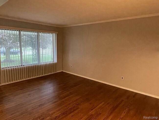 Building Photo - 34660 MacDonald Dr