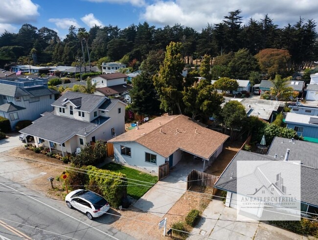 Building Photo - Monthly Rental Opportunity: Charming Singl...