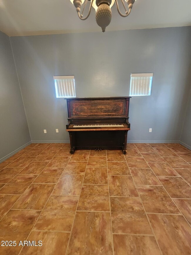 Building Photo - 1766 E Golf Course Rd