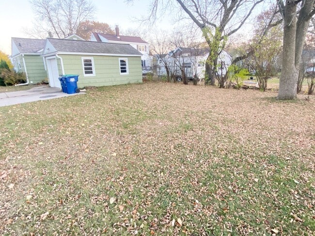 Building Photo - 2-Bedroom 1 Bath Ranch Style Home Near GD ...