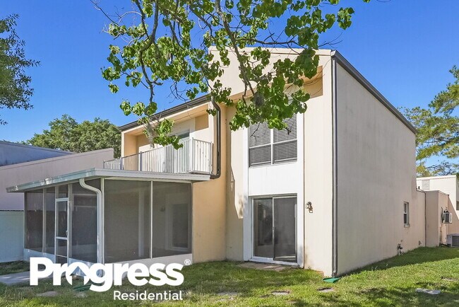 Building Photo - 16111 Gardendale Dr