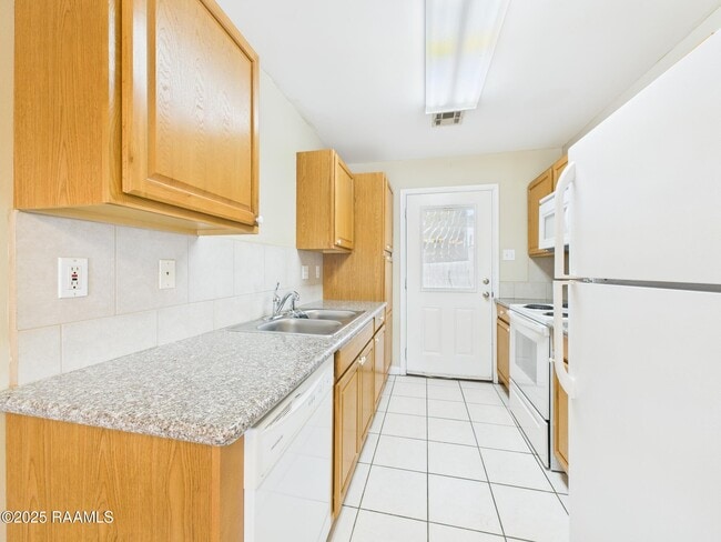 Building Photo - 200 S St Jean St