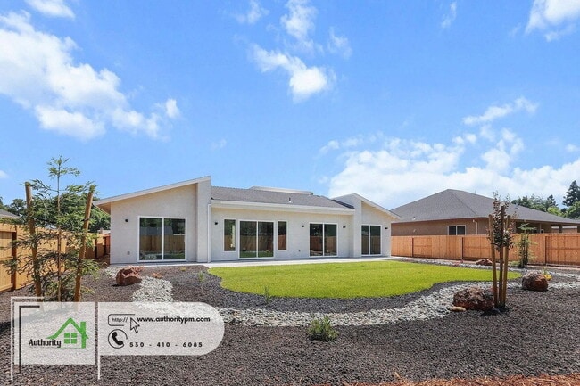 Building Photo - 2856 River Dr