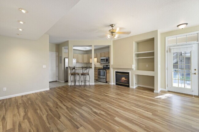 Building Photo - "Chic & Spacious 2-Bed, 2-Bath Condo with Granite Elegance in Littleton!"