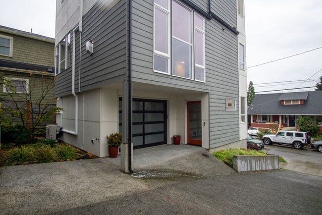 Primary Photo - 3Bd/3.25Ba Seattle Home